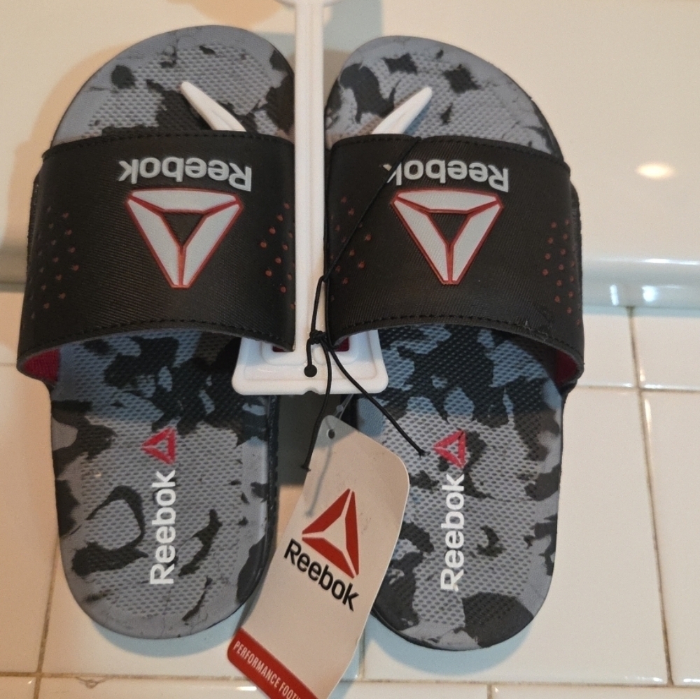 Boy’s Reebok Black Slide Sandals! NWT! Size 13!